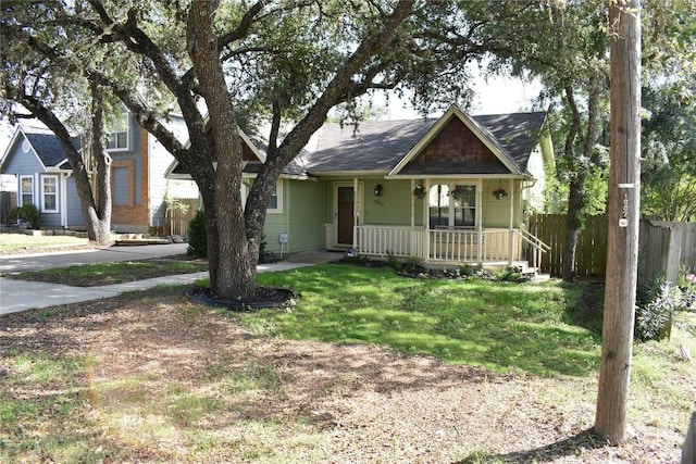 1007 N Bishop St, San Marcos, TX 78666 - bungalow-style home featuring covered porch and driveway