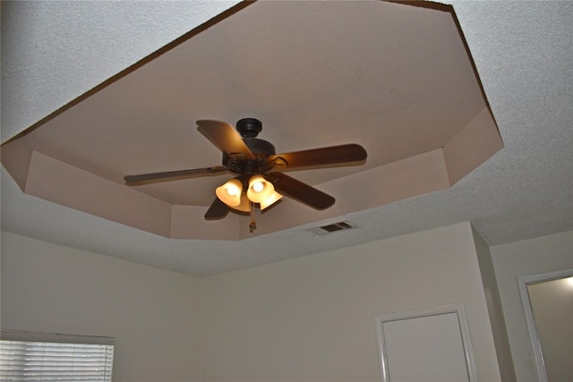 1007 N Bishop St, San Marcos, TX 78666 - detailed view of ceiling fan