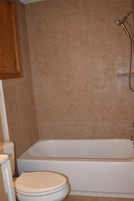 1007 N Bishop St, San Marcos, TX 78666 - bathroom featuring toilet, vanity, and shower / bath combination
