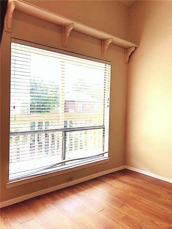 2210 Pearl St Unit 304, Austin, TX 78705 - unfurnished room with baseboards and light wood-style flooring