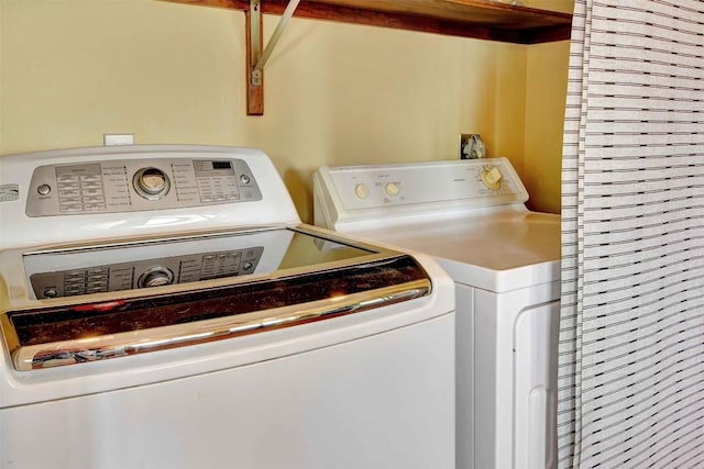 2208 Trailside Dr, Austin, TX 78704 - laundry room featuring laundry area and washer and clothes dryer
