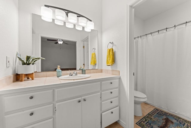 649 Aspen Ln, Cottonwood Shores, TX 78657 - full bath featuring ceiling fan, tile patterned floors, toilet, vanity, and a shower with curtain