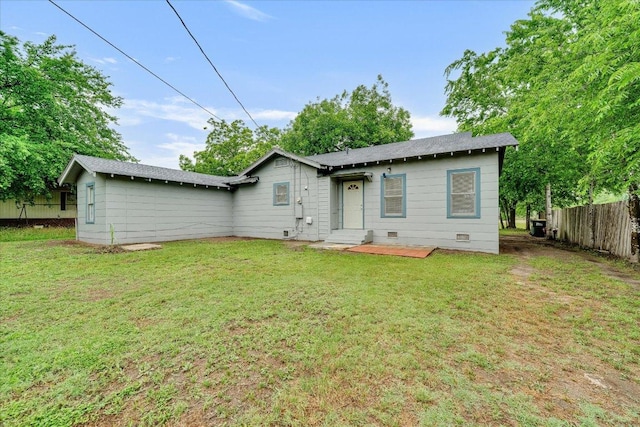 513 San Marcos Hwy, Luling, TX 78648 - view of front facade featuring crawl space