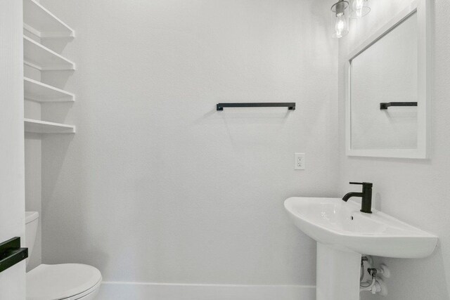 8800 Bar K Ranch Rd, Lago Vista, TX 78645 - half bath featuring toilet