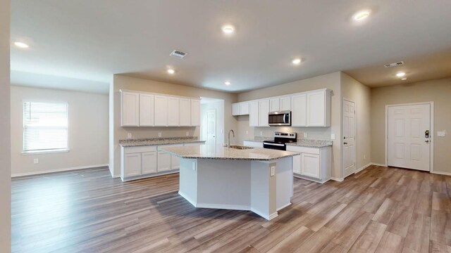 2402 Bee Creek Dr, Copperas Cove, TX 76522 - kitchen featuring stainless steel appliances, light wood finished floors, baseboards, and recessed lighting