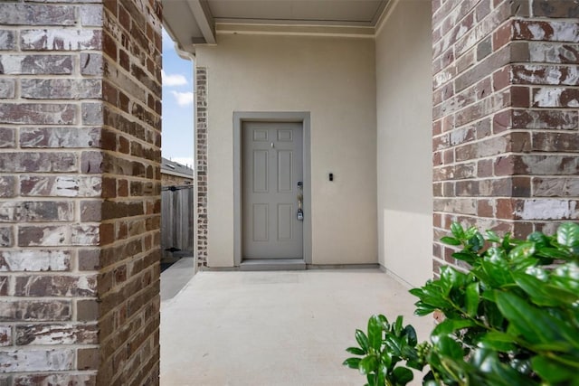 entrance to property with stucco siding