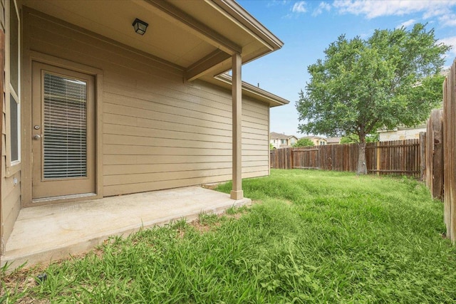 view of yard featuring a patio area