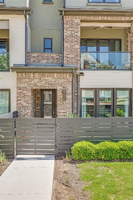 4609 Unity Cir, Austin, TX 78731 - view of property featuring a fenced front yard
