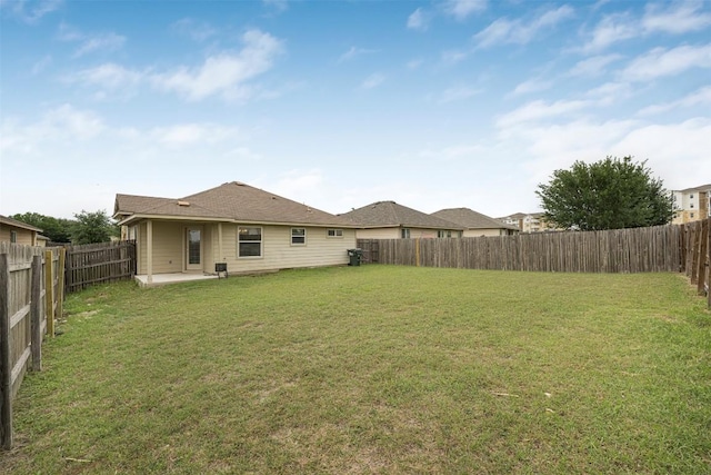 view of yard featuring a patio area