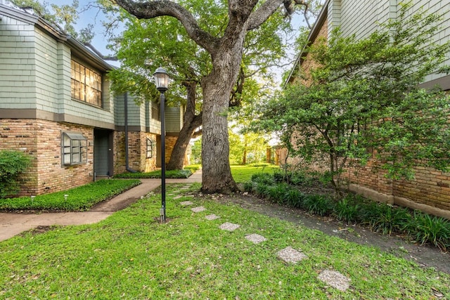 7122 Wood Hollow Dr Unit 13, Austin, TX 78731 - view of grassy yard