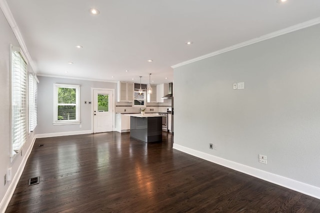 701 Bouldin Ave, Austin, TX 78704 - unfurnished living room featuring dark wood-style floors, baseboards, crown molding, and recessed lighting