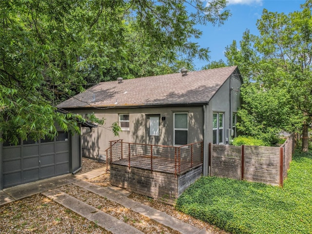 701 Bouldin Ave, Austin, TX 78704 - view of front facade featuring a shingled roof, stucco siding, and a wooden deck