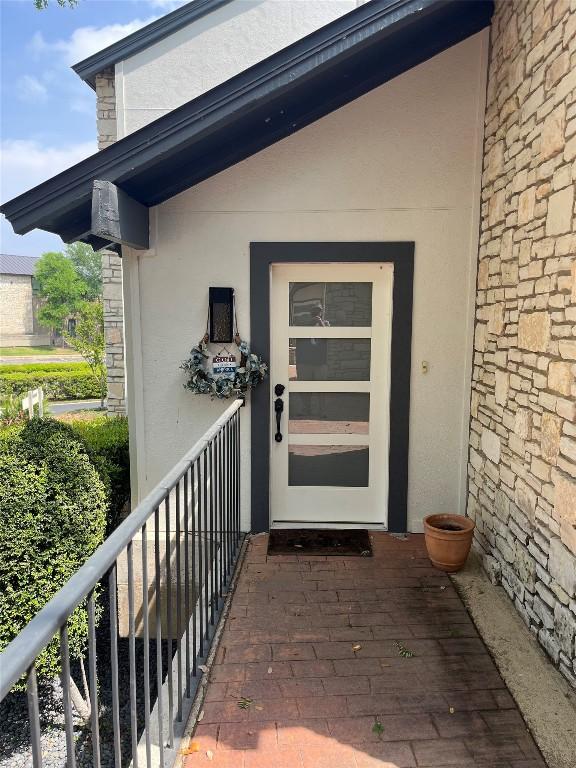 103 Island Dr Unit 8, Horseshoe Bay, TX 78657 - photo 2