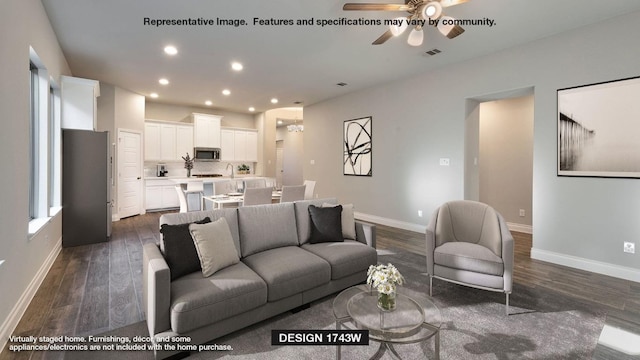 living room with dark wood-type flooring, a ceiling fan, recessed lighting, and baseboards