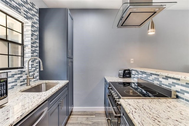 1908 San Antonio St Unit 213, Austin, TX 78705 - kitchen featuring range, a sink, light wood-style floors, decorative backsplash, and baseboards