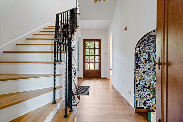 806 Rosedale Ter, Austin, TX 78704 - foyer entrance featuring wood finished floors, stairway, arched walkways, and baseboards