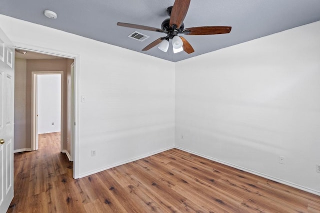 906 Mammoth Ct, Round Rock, TX 78681 - unfurnished room with ceiling fan, wood finished floors, baseboards, and a smoke detector
