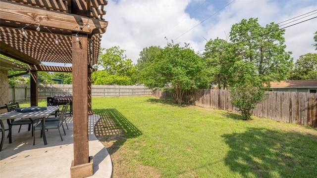 view of yard featuring outdoor dining space, a pergola, and a patio area