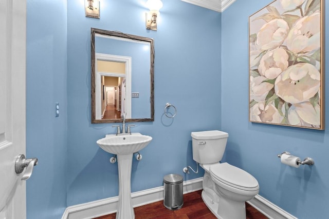 8900 Bell Mountain Dr, Austin, TX 78730 - half bath featuring wood finished floors and ornamental molding