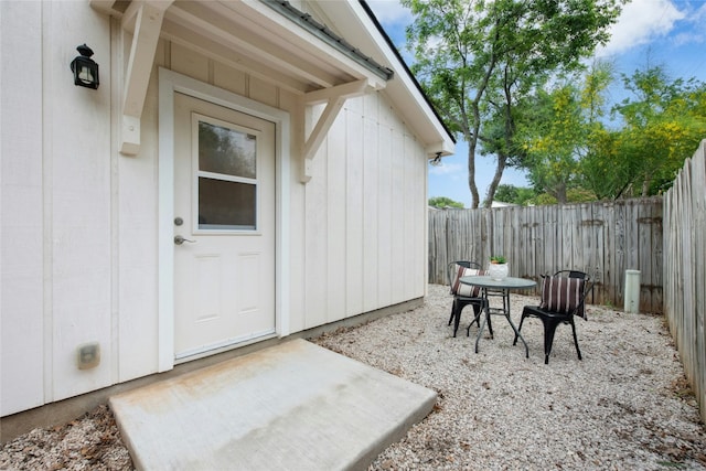 2627 Oak Meadow Dr, Round Rock, TX 78681 - property entrance with fence and a patio area