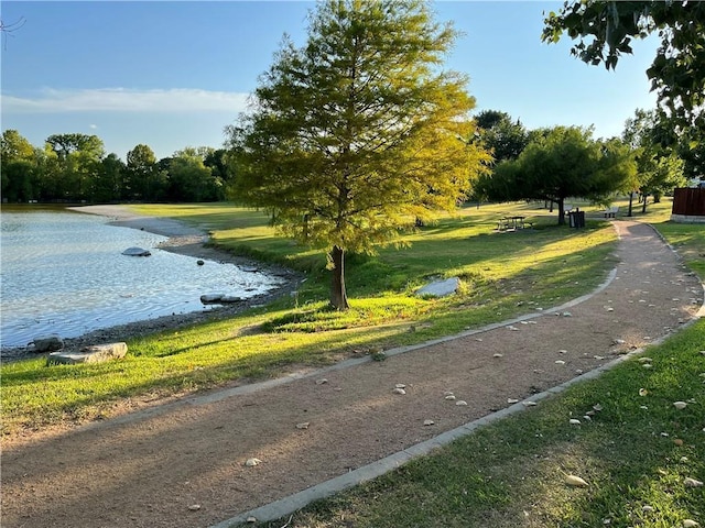 2627 Oak Meadow Dr, Round Rock, TX 78681 - view of property's community featuring a water view and a lawn