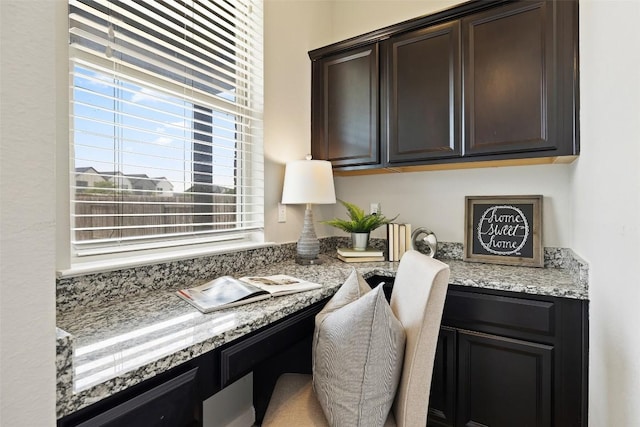 801 Vaughn St, Georgetown, TX 78628 - home office with built in desk