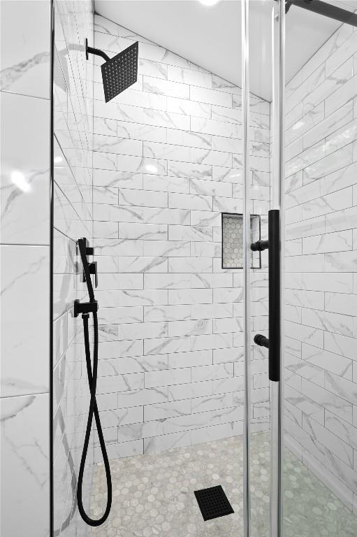 1006 Cherico St, Austin, TX 78702 - full bath with a shower stall