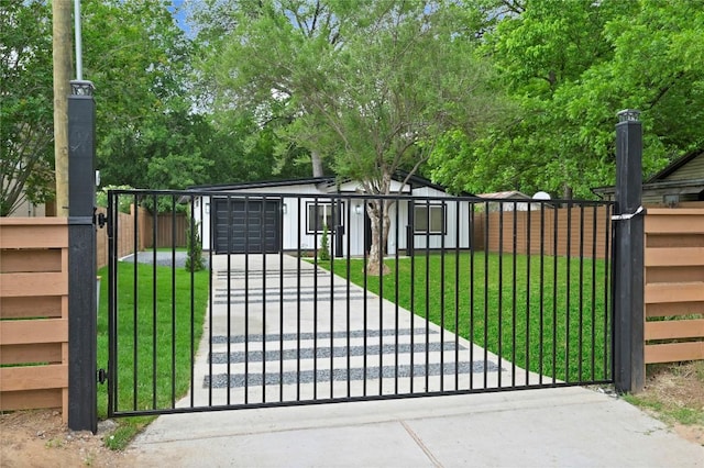 1006 Cherico St, Austin, TX 78702 - view of gate
