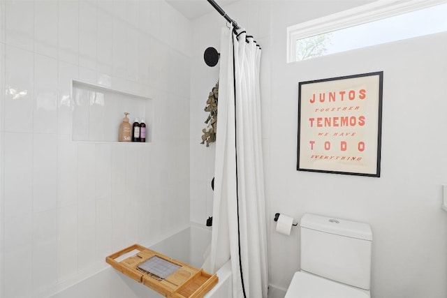 909 Mansell Ave Unit 2, Austin, TX 78702 - bathroom with toilet and shower / tub combo