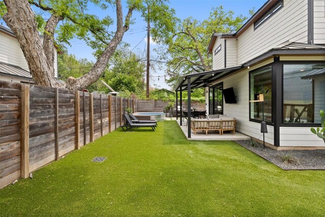 909 Mansell Ave Unit 2, Austin, TX 78702 - view of yard featuring outdoor lounge area and a patio area