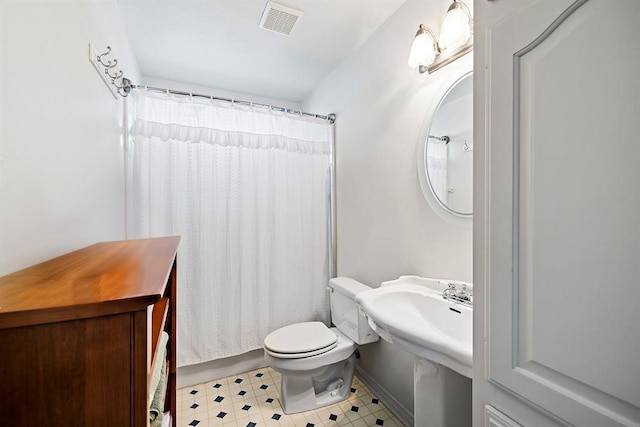 3656 Rr 2657, Copperas Cove, TX 76539 - full bath featuring toilet, tile patterned floors, and curtained shower