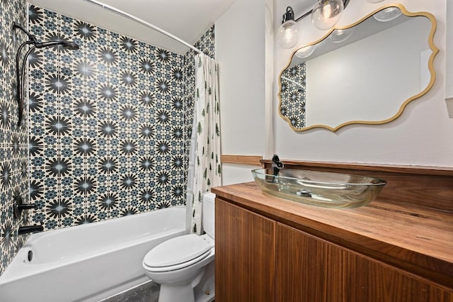 7004 Priscilla Dr, Austin, TX 78752 - full bathroom featuring toilet, shower / tub combo with curtain, and vanity