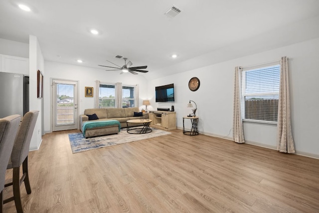 living area with light wood-style flooring, ceiling fan, recessed lighting, and baseboards