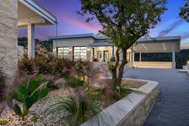 1785 Backbone Rdg, Wimberley, TX 78666 - modern home featuring stone siding