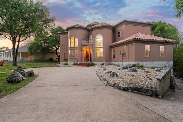 2604 Saratoga Dr, Austin, TX 78733 - mediterranean / spanish home featuring driveway, stucco siding, and a tiled roof