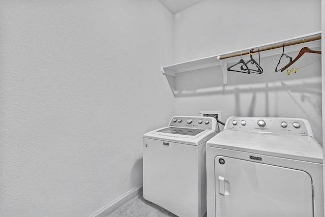 518 Algaroba Loop, Buda, TX 78610 - laundry area featuring washing machine and clothes dryer and baseboards