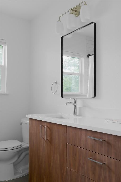 4906 Hilldale Dr, Austin, TX 78723 - full bath featuring vanity and toilet