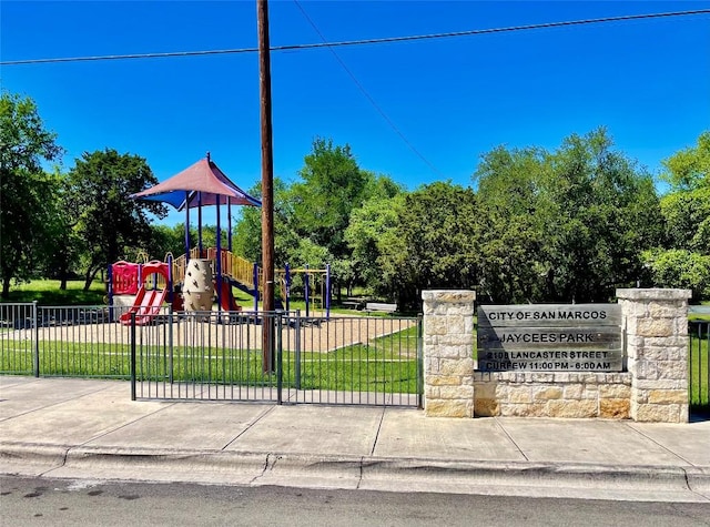 1816 Lancaster St, San Marcos, TX 78666 - view of gate