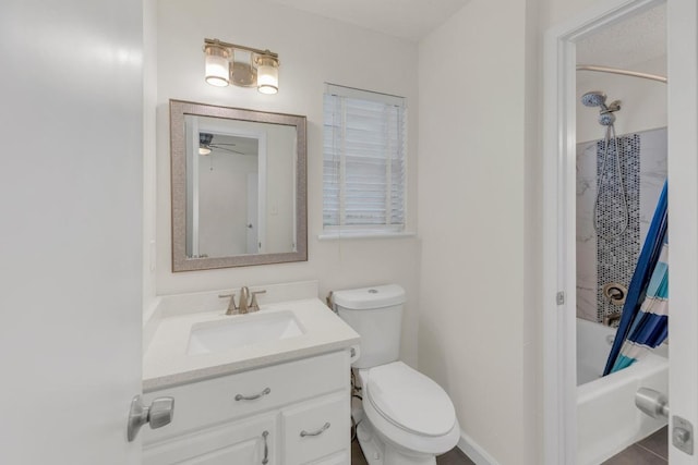 9811 Hansford Dr, Austin, TX 78753 - bathroom with vanity, toilet, shower / bath combo, and a ceiling fan