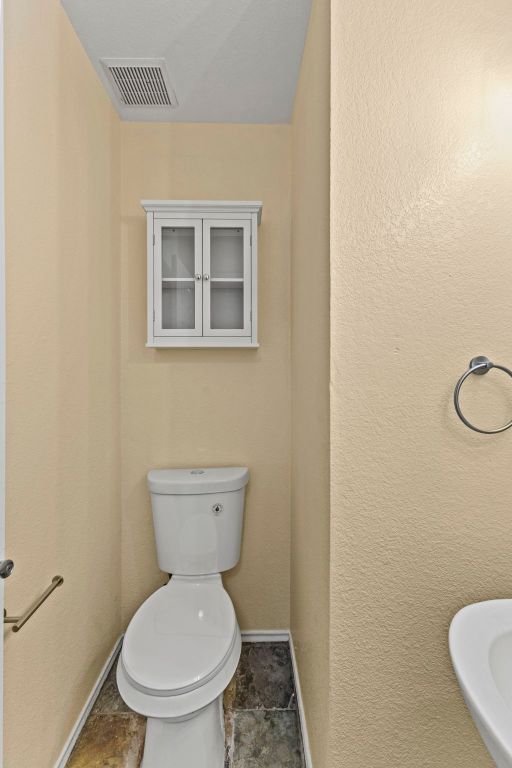 9216 Vigen Cir, Austin, TX 78748 - bathroom with toilet and baseboards