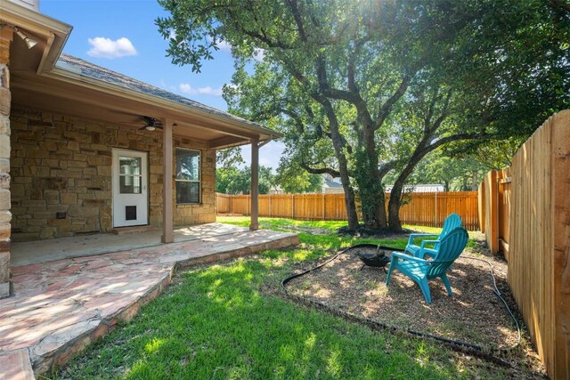 view of yard with a patio and ceiling fan