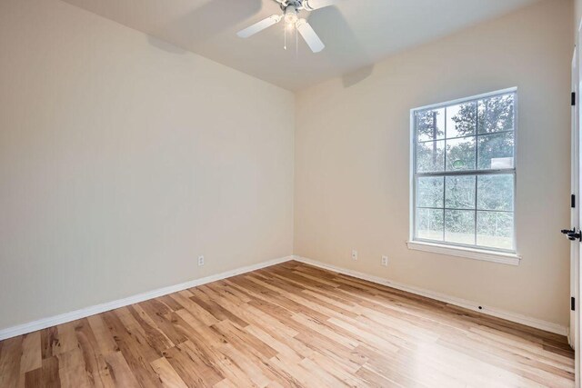 unfurnished room featuring light wood finished floors, ceiling fan, and baseboards