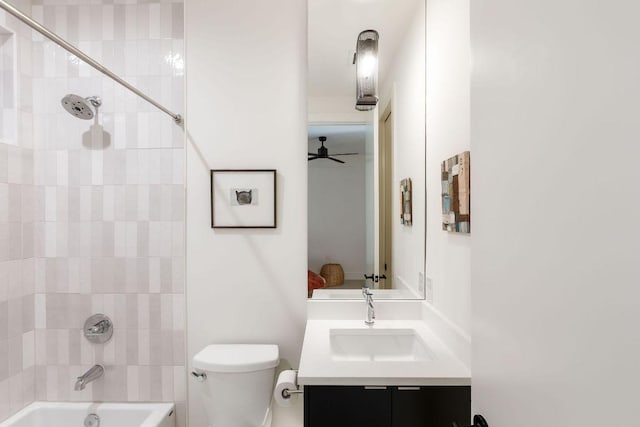 2305 E 17th St Unit B, Austin, TX 78702 - bathroom featuring toilet, vanity, washtub / shower combination, and ceiling fan