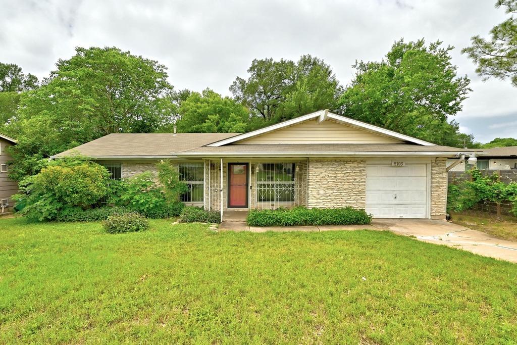 5103 Stone Gate Dr, Austin, TX 78721 - ranch-style house featuring an attached garage, a front lawn, and driveway