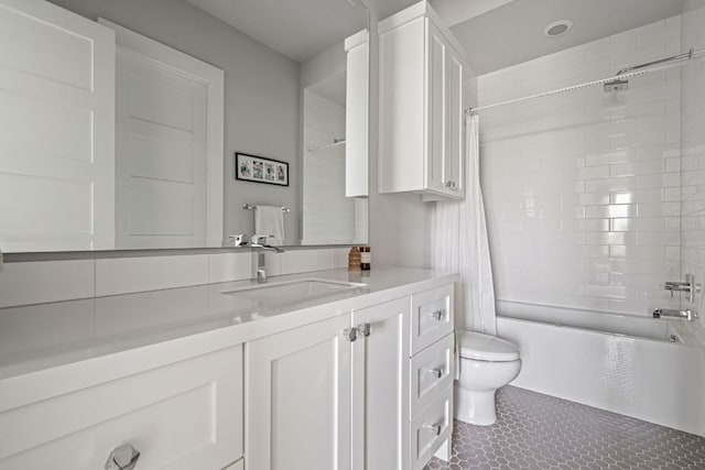 13213 Meridian Park Blvd, Austin, TX 78739 - bathroom featuring toilet, shower / bath combo, and vanity