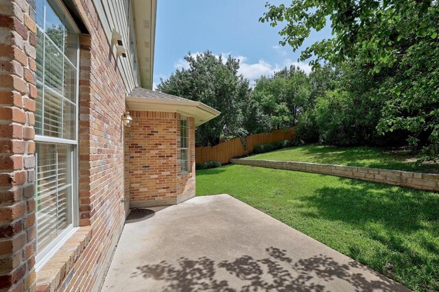 view of yard with a patio