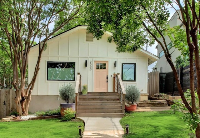 2000 E 8th St, Austin, TX 78702 - view of front facade featuring board and batten siding