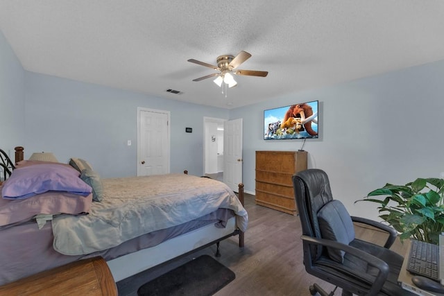 302 Debora Dr, Georgetown, TX 78628 - bedroom featuring wood finished floors, a desk, and a ceiling fan