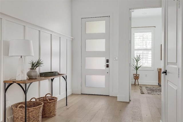 1809 Pasadena Dr, Austin, TX 78757 - entryway featuring light wood-style flooring and baseboards