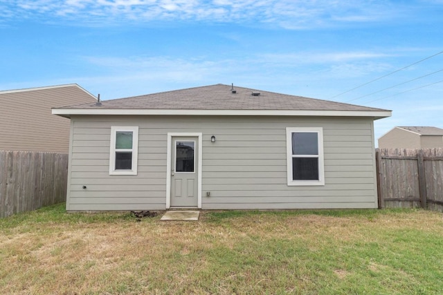 533 Peony Ct, Jarrell, TX 76537 - rear view of house featuring roof with shingles